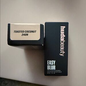 HUDA BEAUTY Easy Blur Foundation - Toasted Coconut